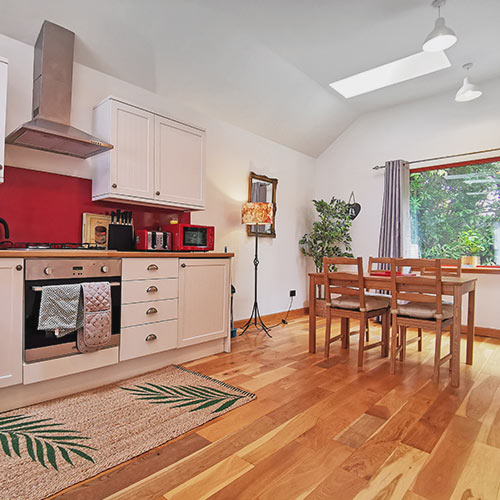 Glenview cottages, north cottage kitchen and dinning table